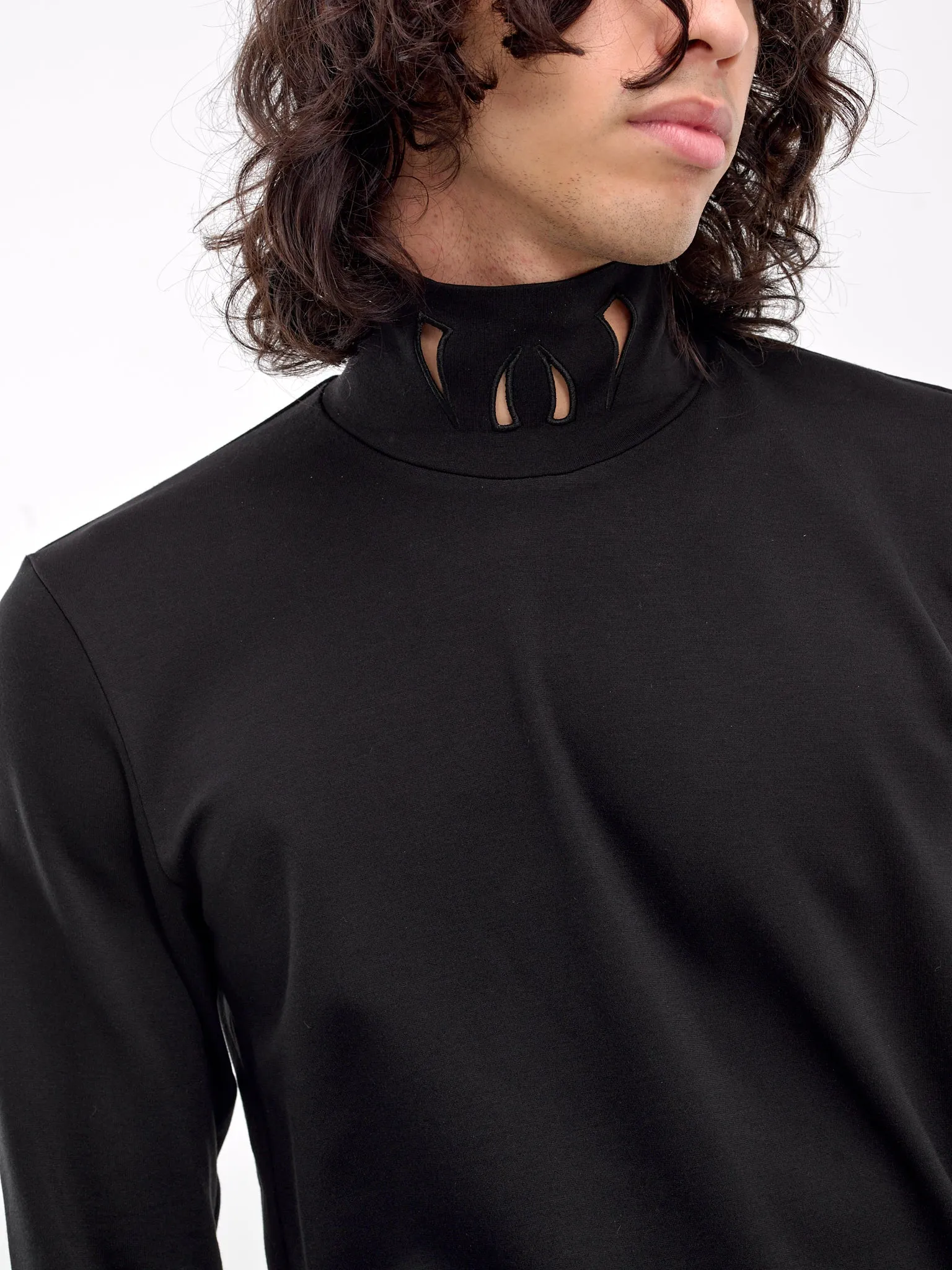 Cut-Out Turtleneck (CS0224-BLACK)