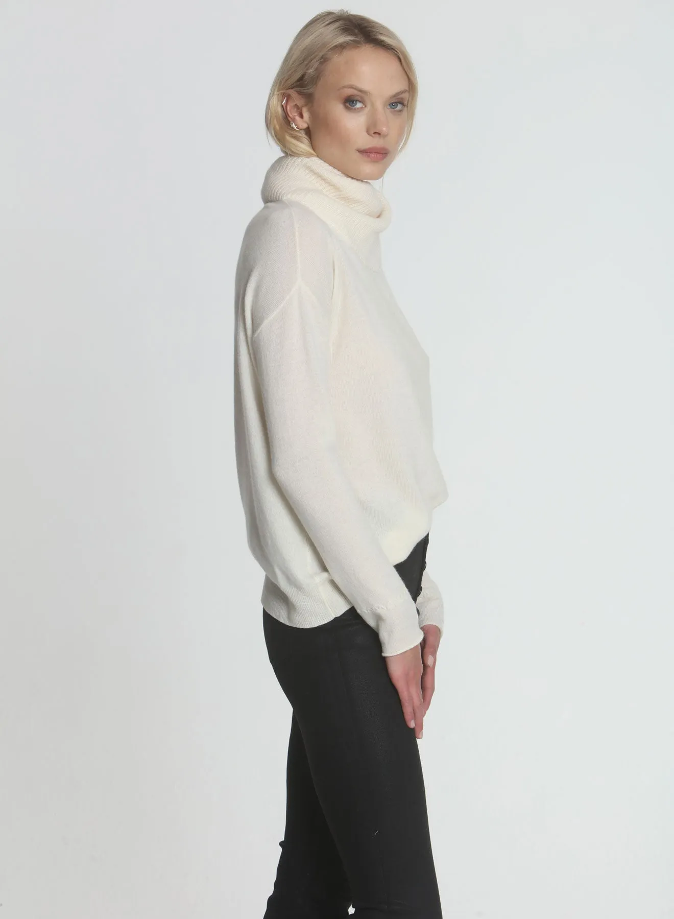 Tori Twist Neck - White