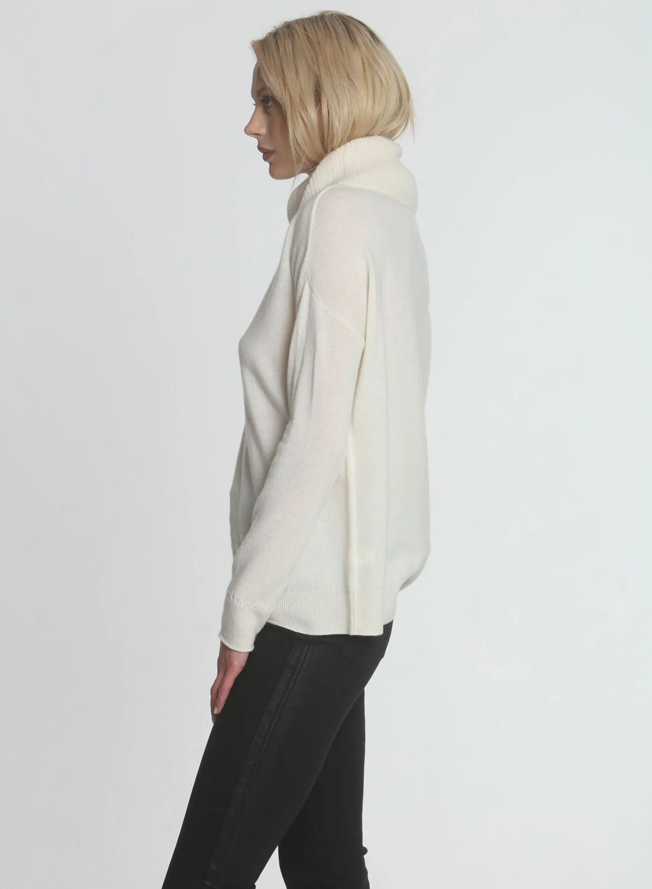 Tori Twist Neck - White